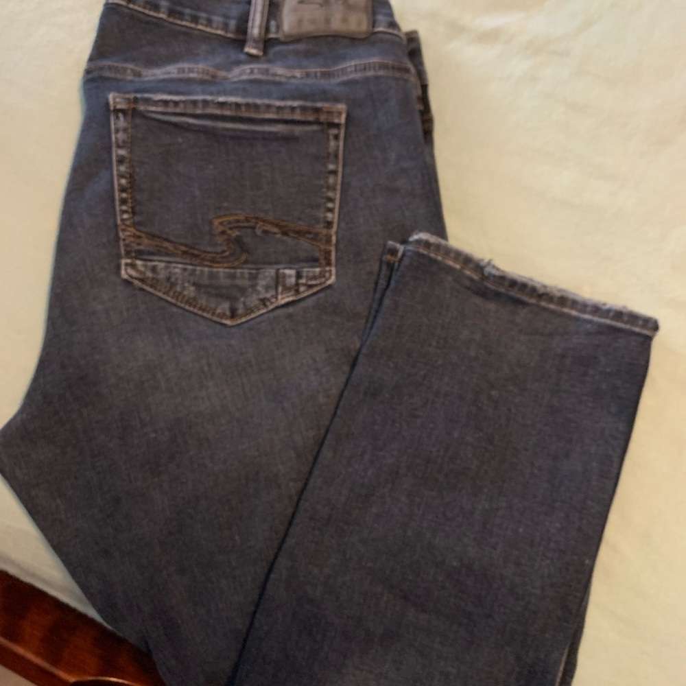 Silver jeans size 16/34. Newer & hardly worn.